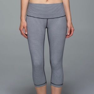 Lululemon Wunder Under Crop II (Roll Down) size 4
